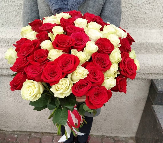 Букет 51 роза  Для нее