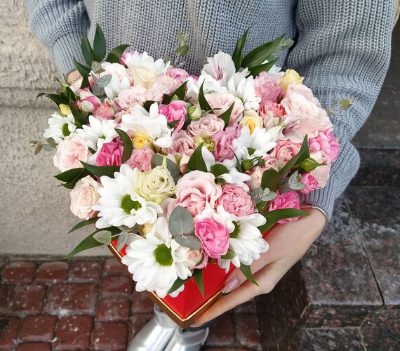 Цветы в сердце для нее