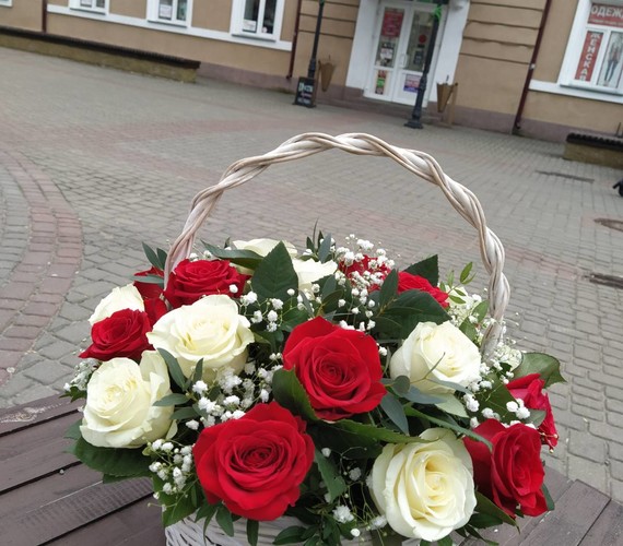 корзина с розами