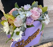 корзина с белыми розами