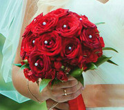 Свадебный букет из красных роз