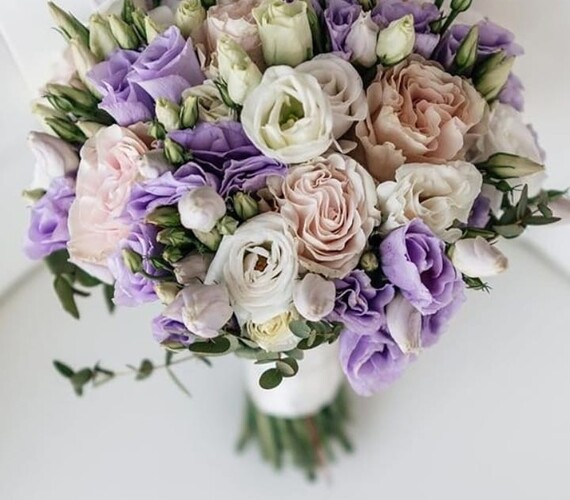 Свадебный букет из эустомы Лавандовый