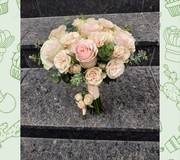 Свадебный букет из роз в нежных тонах